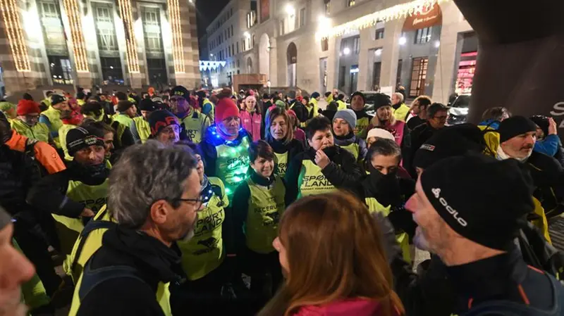 CRONACA BRESCIA PIAZZA VITTORIA PARTENZA DINO RUN PER CARINI 12-12-2024 MARCO ORTOGNI NEW EDEN GROUP