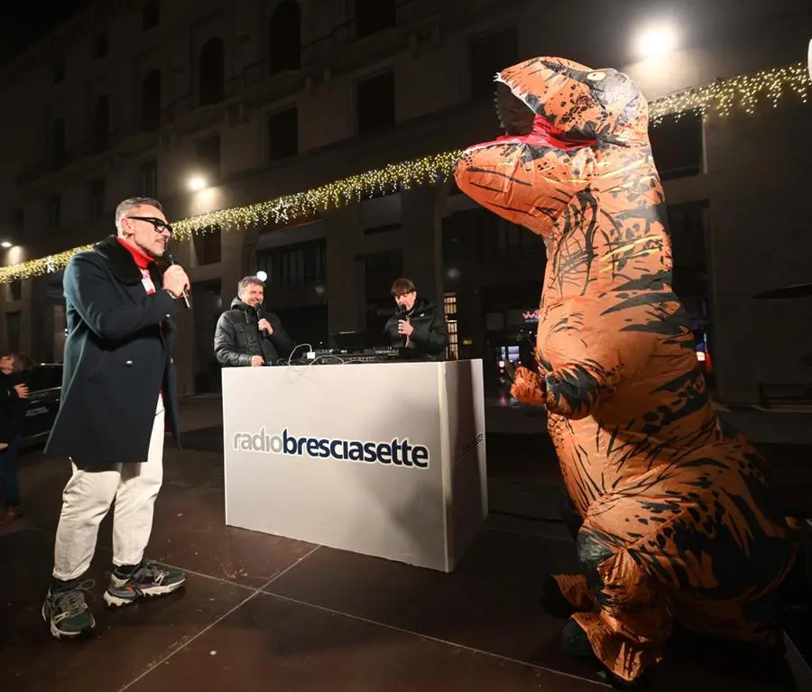 CRONACA BRESCIA PIAZZA VITTORIA PARTENZA DINO RUN PER CARINI 12-12-2024 MARCO ORTOGNI NEW EDEN GROUP