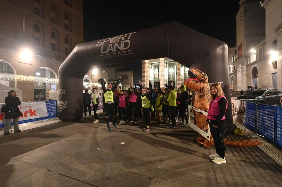 CRONACA BRESCIA PIAZZA VITTORIA PARTENZA DINO RUN PER CARINI 12-12-2024 MARCO ORTOGNI NEW EDEN GROUP