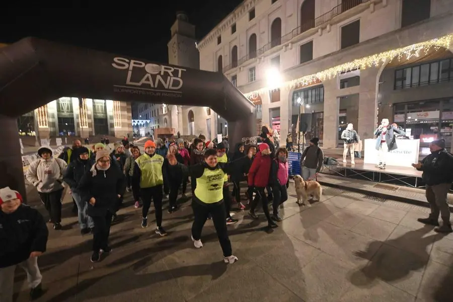 CRONACA BRESCIA PIAZZA VITTORIA PARTENZA DINO RUN PER CARINI 12-12-2024 MARCO ORTOGNI NEW EDEN GROUP