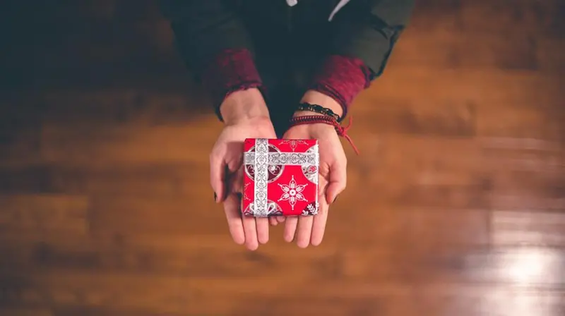 Dono o regalo? - Foto/Unsplash