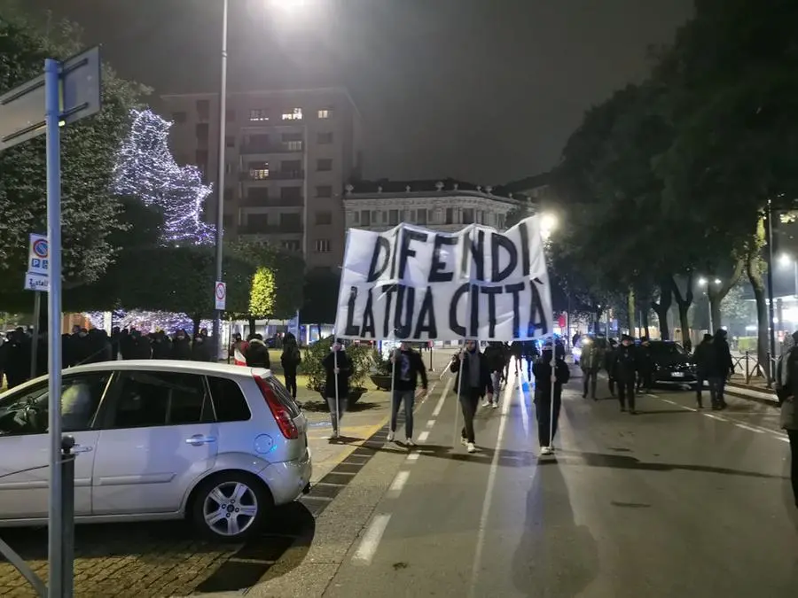 Il corteo Difendi Brescia