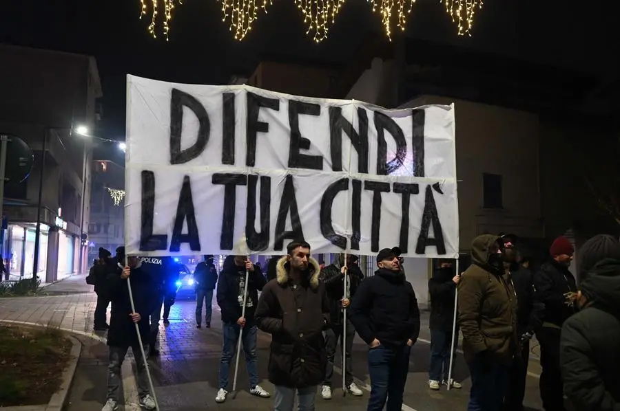 Il corteo neofascista del 13 dicembre - © www.giornaledibrescia.it