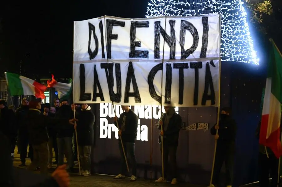 Il corteo Difendi Brescia