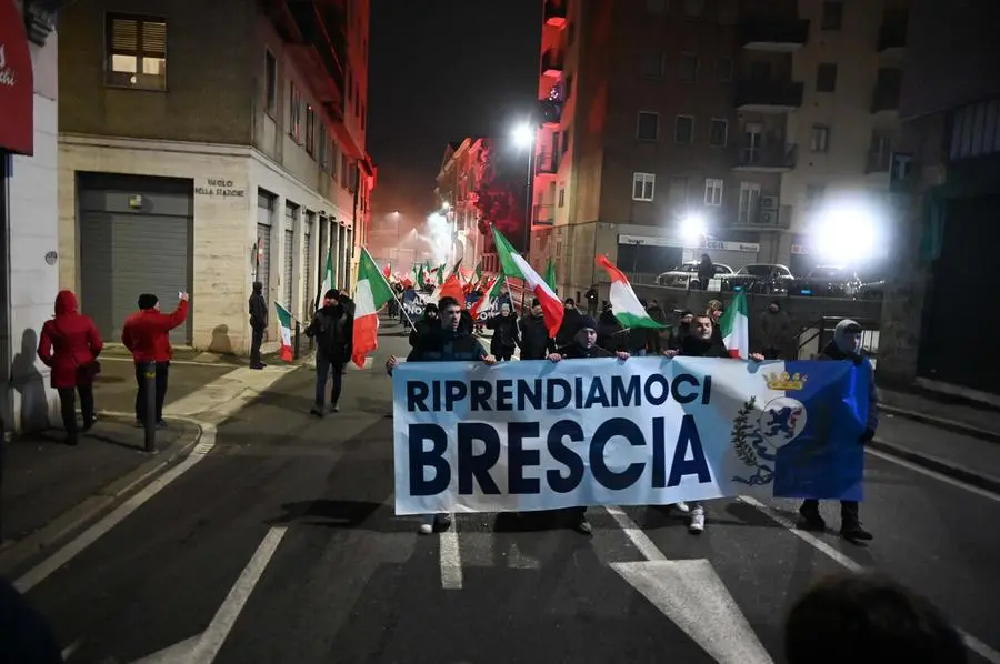 Il corteo Difendi Brescia