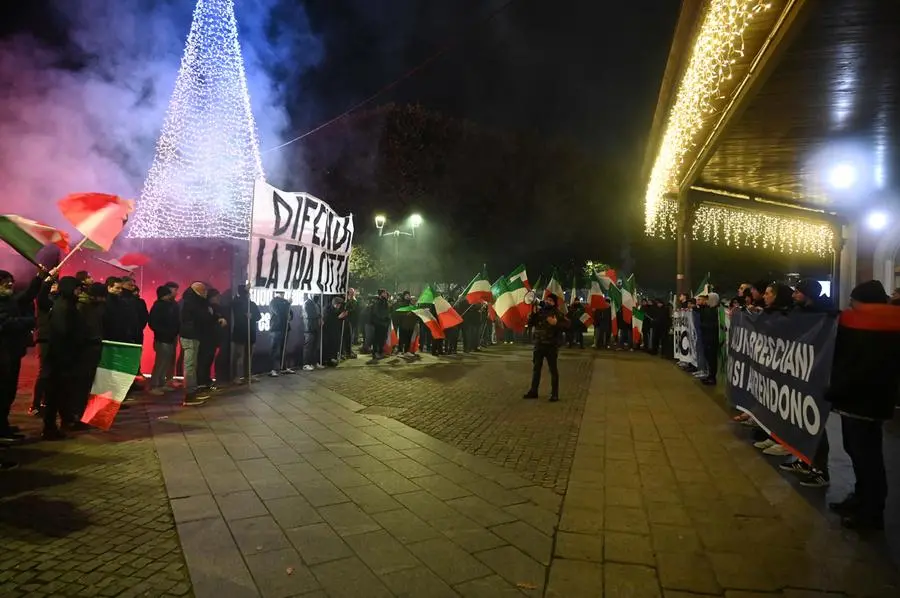 Il corteo Difendi Brescia