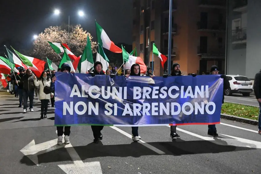 Il corteo Difendi Brescia