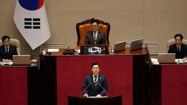 epa11776022 Opposition Democratic Party Floor leader Park Chan-dae (C bottom), speaks during the plenary session for the impeachment vote of President Yoon Suk Yeol at the National Assembly in Seoul, South Korea, 14 December 2024. The South Korean parliament holds a second impeachment vote against President Yoon following his attempt to impose and subsequently reverse martial law, citing the need to root out pro-North Korean forces and uphold the constitutional order. EPA/WOOHAE CHO / POOL