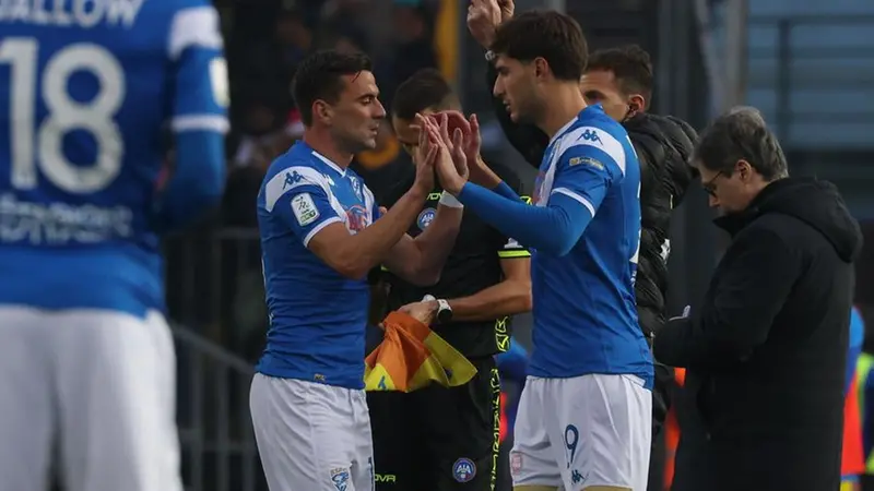 Davanti sono pronti a duettare Borrelli e Moncini - Foto New Reporter Nicoli © www.giornaledibrescia.it