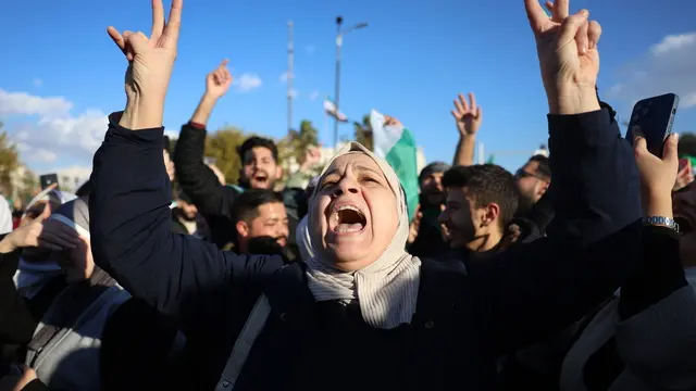 epaselect epa11774831 People gather to celebrate the opposition takeover of Damascus, following the Friday prayers, at Umayyad Square in Damascus, Syria, 13 December 2024. Hay'at Tahrir Al-Sham (HTS) leader Abu Mohammad Al-Jolani called on people across the country to celebrate 'the victory of the revolution' on 13 December, following the capture of Damascus and the overthrow of Bashar al-Assad on 08 December 2024. EPA/MOHAMMED AL RIFAI