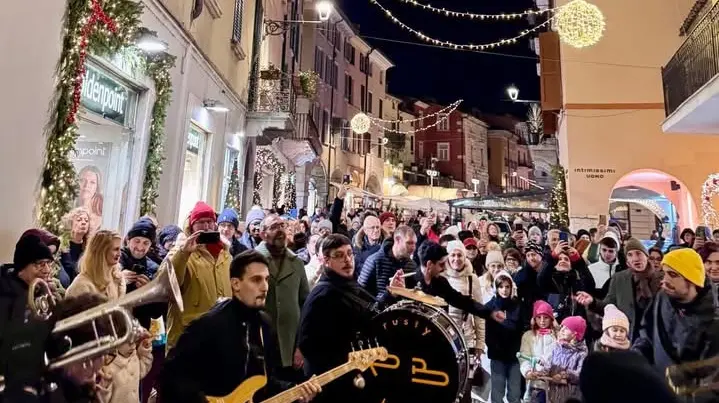 Sul Garda si fa festa anche in strada