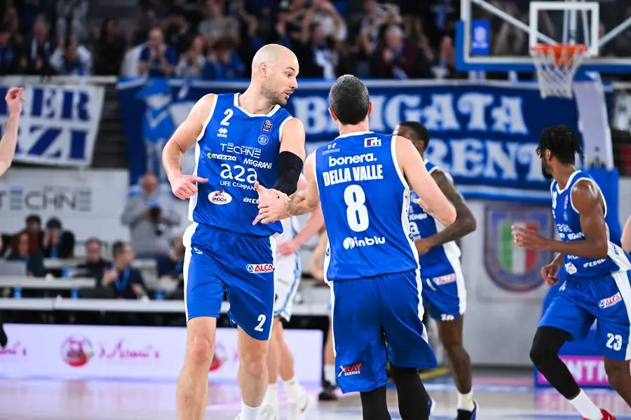 Basket, gli scatti di Germani-Napoli