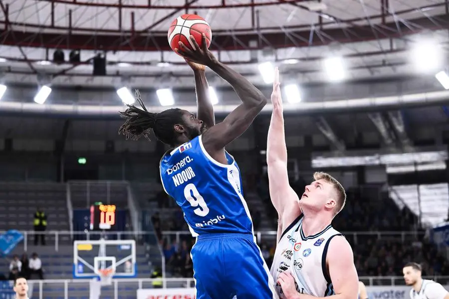 Basket, gli scatti di Germani-Napoli