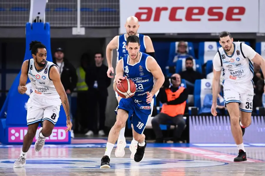 Basket, gli scatti di Germani-Napoli