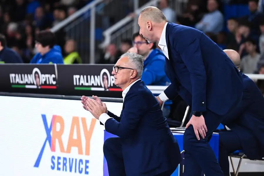 Basket, gli scatti di Germani-Napoli