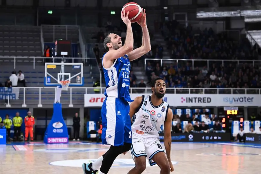 Basket, gli scatti di Germani-Napoli