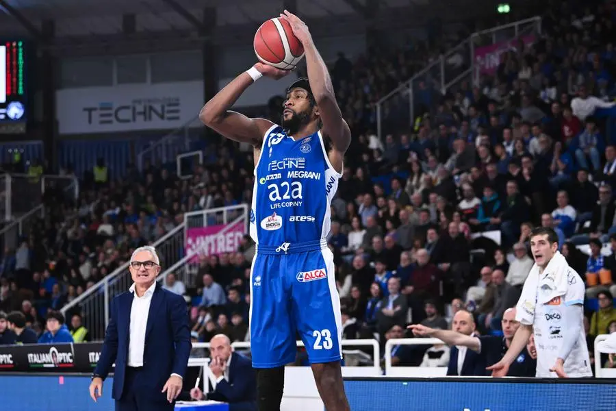 Basket, gli scatti di Germani-Napoli