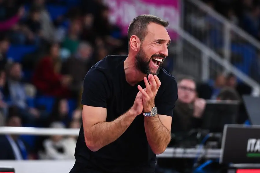 Basket, gli scatti di Germani-Napoli