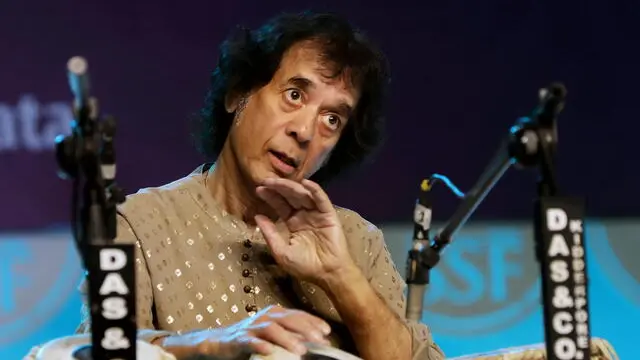 epa11035407 Indian Tabla maestro, musical producer, film actor and composer Ustad Zakir Hussain performs during the Swara Samrat Festival in Kolkata, India, 17 December 2023. The festival runs from 15 to 17 December. EPA/PIYAL ADHIKARY