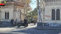 Carabinieri eseguono i rilievi dopo che una tredicenne è stata violentata nei giardini comunali della Villa Bellini di Catania da sette persone, 3 febbraio 2024. ANSA/ UFFICIO STAMPA CARABINIERI ++HO - NO SALES EDITORIAL USE ONLY++NPK