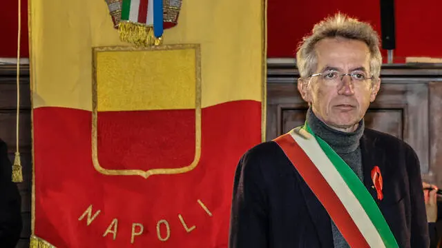 +++ RPT. CON CREDIT CORRETTO E DISCLAIMER +++ Il sindaco di Napoli Gaetano Manfredi interviene, nella sala dei Baroni del Maschio Angioino di Napoli, alla seduta straordinaria del Consiglio comunale solenne convocato per celebrare la Giornata internazionale contro la violenza sulle donne 25 novembre 2024. NPK ANSA / Velia Cammarano - Ufficio stampa Comune di Napoli +++ ANSA PROVIDES ACCESS TO THIS HANDOUT PHOTO TO BE USED SOLELY TO ILLUSTRATE NEWS REPORTING OR COMMENTARY ON THE FACTS OR EVENTS DEPICTED IN THIS IMAGE; NO ARCHIVING; NO LICENSING +++