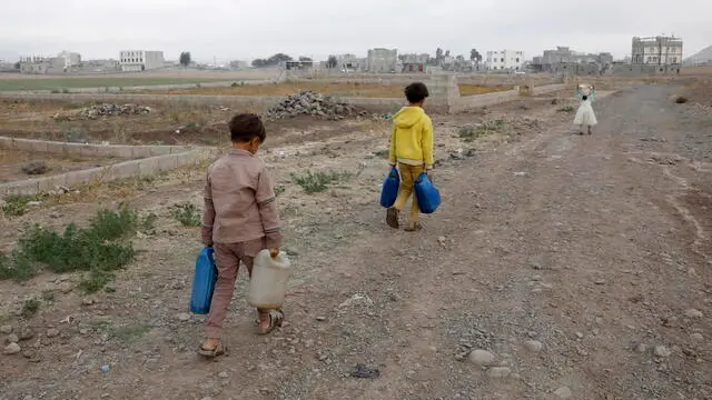 epa10436422 Yemeni children hold water bottles after filling them from a donated tank before going to school, on the outskirts of Sana'a, Yemen, 28 January 2023. Some 21.6 million Yemeni people require humanitarian and protection assistance in 2023, almost half of which are children, as they are suffering from food insecurity and lack of access to basic services due to eight years of the war in Yemen, Save the Children has reported. EPA/YAHYA ARHAB