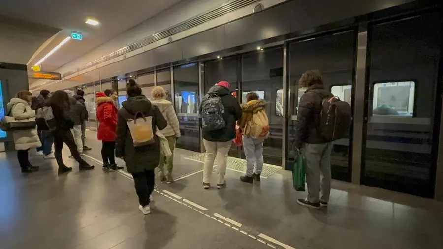 Metropolitana bloccata: due ore di fermo