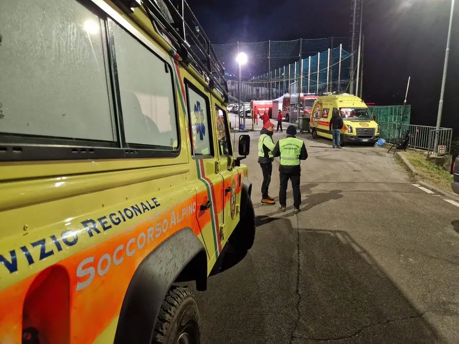 Fermento al campo base dei soccorritori a Fonteno