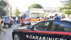 I rilievi dei carabinieri nel luogo in cui un poliziotto avrebbe ucciso un giovane a Crotone, nel quartiere "Lampanaro", 7 ottobre 2024 L'agente é rimasto ferito in modo grave. ANSA/ GIUSEPPE PIPITA