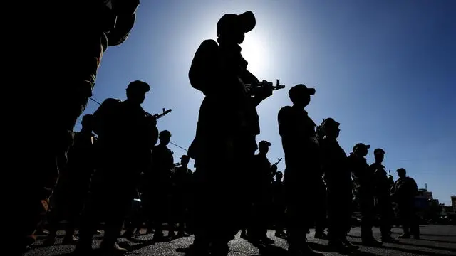 epaselect epa11784124 Houthi fighters take part in a parade during a mobilization campaign, in Sana'a, Yemen, 18 December 2024. Yemen's Houthis have been recruiting militiamen as part of a mobilization campaign amid tensions with the United States and Israel. The Houthis keep up drone and missile attacks on Israel and shipping lanes in the seas around Yemen, in retaliation for the US support for Israel's military operations in the Gaza Strip. EPA/YAHYA ARHAB