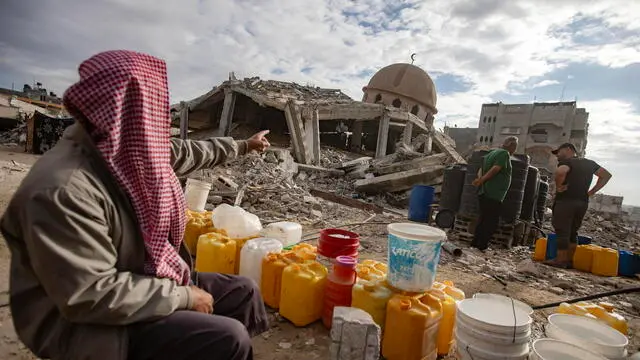 epa11727172 Palestinians wait to fill containers with drinking water amid the destruction in the Khan Younis camp, southern Gaza Strip, 18 November 2024. According to the UN, at least 1.9 million people (or nine in ten people) across the Gaza Strip are internally displaced, including people who have been repeatedly displaced. Since October 2023, only about 11 percent of the Gaza Strip has not been placed under Israeli-issued evacuation orders, the UN aid coordination office OCHA said.Â EPA/HAITHAM IMAD