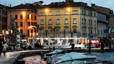 La pista di pattinaggio in piazza Vittoria