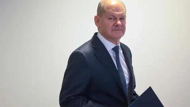 epa11786330 German Chancellor Olaf Scholz attends a press conference after the EU Summit in Brussels, Belgium, 19 December 2024. EU leaders are meeting in Brussels to discuss Ukraine, the EU in the world, the Middle East, resilience and preparedness, migration, and foreign policy issues. EPA/OLIVIER MATTHYS