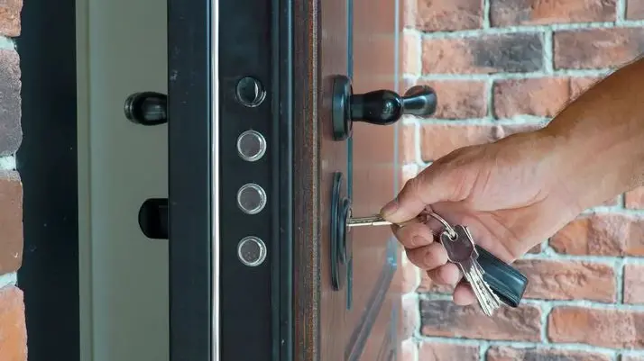 Meno si fa notare l'assenza da casa e meno rischi si corrono