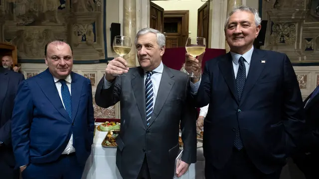 Il ministro degli esteri Antonio Tajani, l’on. Paolo Barelli, al brindisi di auguri con i deputati di Fratelli d’Italia. Roma, 19 dicembre 2024 ANSA/MASSIMO PERCOSSI