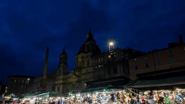 La befana a piazza Navona. Roma 3 gennaio 2024 ANSA/MASSIMO PERCOSSI