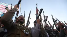 epa11787430 Houthi supporters shout slogans and hold up weapons during an anti-US and anti-Israel protest in Sana'a, Yemen, 20 December 2024. Yemen's Houthis have attacked Israel with several drones, in a joint operation with Iranian-backed Iraqi militias, a day after Israel and the Houthis launched retaliatory strikes, Houthis' military spokesman Yahya Sarea said in a statement. EPA/YAHYA ARHAB