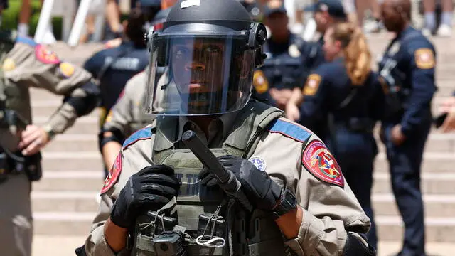 epa11309331 A Texas State Trooper in riot gear arrives at a Protect Palestine Rally on the University of Texas at Austin campus in Austin, Texas, USA, 29 April 2024. Campus police officers from the University of Texas at Austin and state troopers in riot gear arrested dozens of pro-Palestinian protesters who had erected a small number of tents on a central mall of the university. More than 34,000 Palestinians and over 1,450 Israelis have been killed, according to the Palestinian Health Ministry and the Israel Defense Forces (IDF), since Hamas militants launched an attack against Israel from the Gaza Strip on 07 October 2023, and the Israeli operations in Gaza and the West Bank which followed it. EPA/ADAM DAVIS