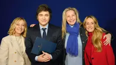 Giorgia Meloni e la sorella Arianna con Javier Milei e la sorella Karina Elizabeth - Foto Instagram/javiermilei