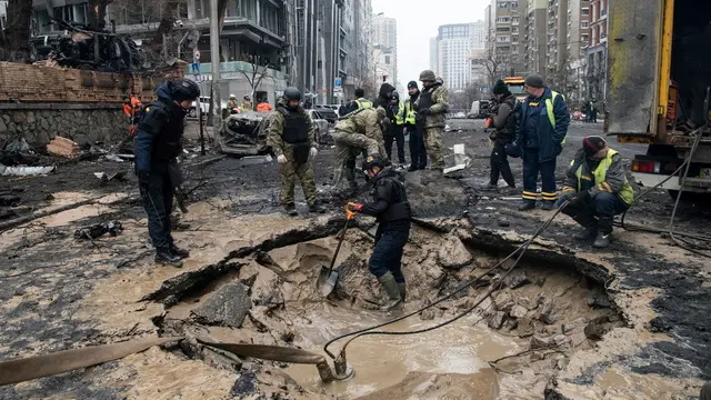 epa11786930 Communal workers drain the water from a shelling hole as experts and police officers work at the site of a missile strike in downtown Kyiv, Ukraine, 20 December 2024, amid the Russian invasion. At least one person was killed and 10 others injured as a result of Russian shelling in Kyiv, according to the State Emergency Service of Ukraine (SESU). EPA/MAXYM MARUSENKO