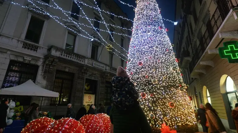 Luminarie in corso Zanardelli a Brescia - New Eden Group © www.giornaledibrescia.it