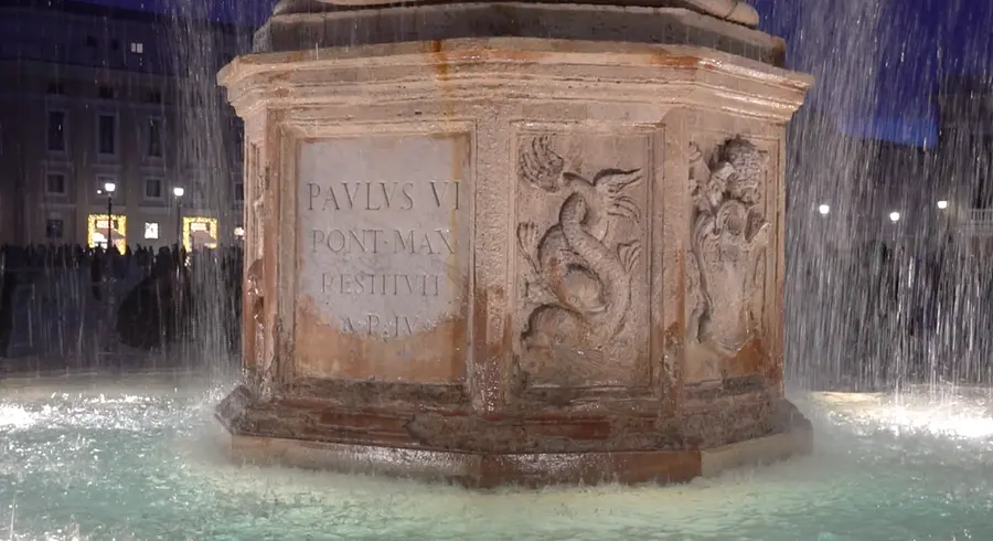 La fontana in piazza San Pietro dedicata a Paolo VI