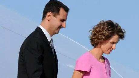 epa02246544 Syrian President Bashar Al Assad (L) and his wife Asma Al Assad (R) upon their arrival at Tunis Carthage Airport in Tunis, Tunisia, 12 July 2010. Bashar Al Assad is on a two-day official visit to Tunisia on the invitation of his Tunisian counterpart Zine Al-Abidine Ben Ali. EPA/-