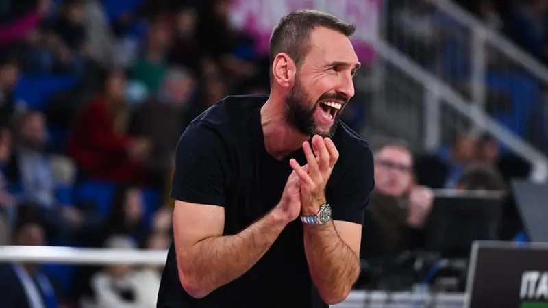 L'allenatore della Germani Peppe Poeta