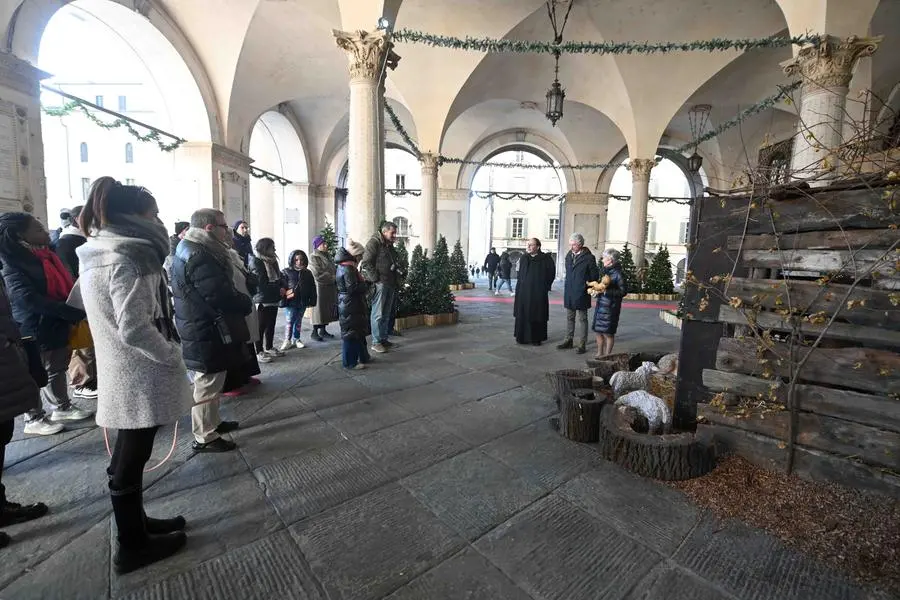 Natale sotto la Loggia, nel presepe accolto il Bambin Gesù