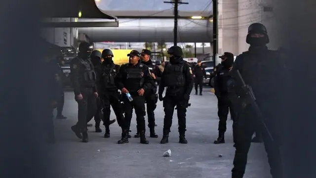 epa05154522 Members of the Mexican Civil Force at the prison of Topo Chico, in Monterrey, Nuevo Leon, Mexico, 11 February 2016. Scores of people died in a prison fire and riot. The riot reportedly was triggered by an attempted prison break by inmates belonging to the Los Zetas drug cartel, as one group of prisoners set a fire to distract the guards while other inmates tried to flee. EPA/MIGUEL SIERRA