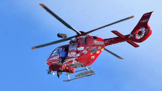 Bolzano - Il pronto intervento volontario viene svolto ogni giorno dagli uomini delle squadre di Soccorso Alpino affiliate all'Aiut Alpin Dolomites e in collaborazione con l?elisoccorso della Provincia di Bolzano HELI e la Centrale Provinciale di Emergenza 118.