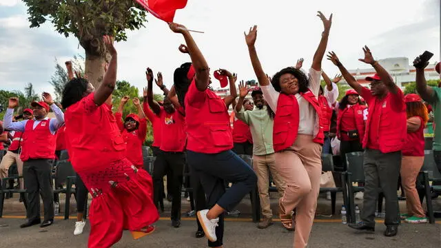 epa11791238 Supporters of the President-elect of Mozambique Daniel Chapo (not pictured) cheer in Maputo, Mozambique, 23 Decdember 2024. Mozambique's Constitutional Council (CC) on 23 Decdember proclaimed Daniel Chapo, the Frelimo (Mozambique Liberation Front)-backed candidate, as the winner of the election for President of the Republic, with 65.17 percent of the votes, succeeding Filipe Nyusi in office. EPA/LUISA NHANTUMBO