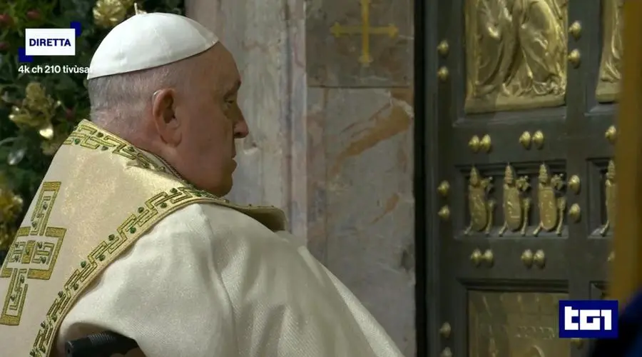 Papa Francesco apre la Porta Santa e dà avvio al Giubileo