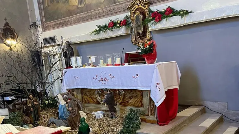 L'interno della chiesa di San Rocco a Orzinuovi, presa di mira dai vandali nella notte di Natale © www.giornaledibrescia.it